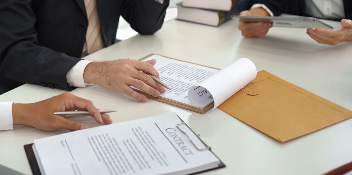 Revisión y redacción de contratos